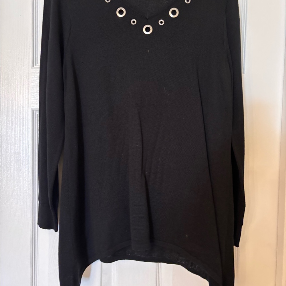 Lulu-B Black Eyelet V-Neck Blouse